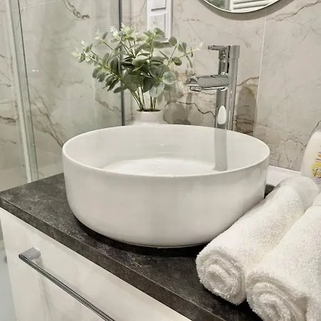 Apartamento Premium | Metro Wilanowska